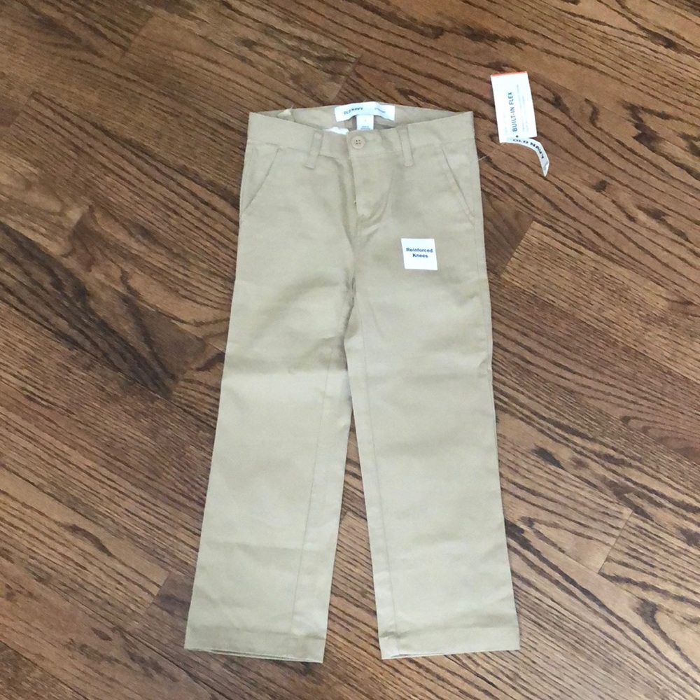 Old Navy Boys size 5 stretch Khaki pants